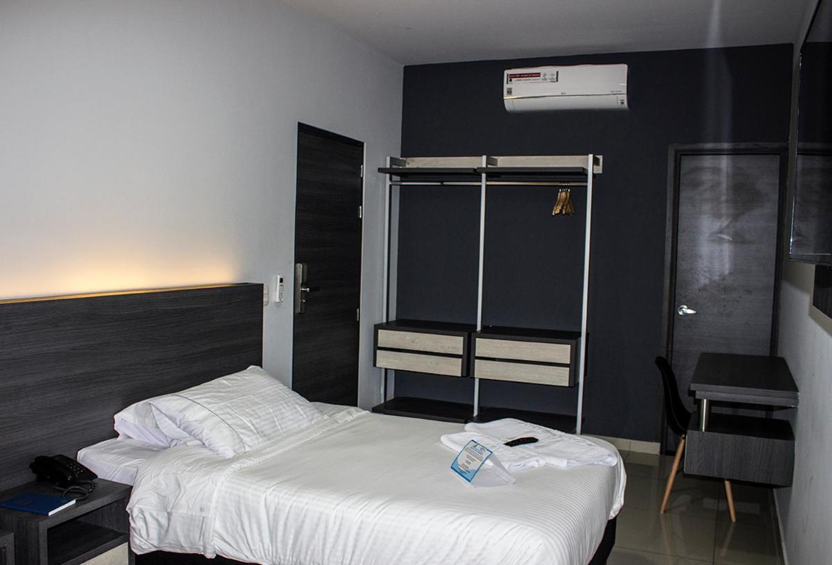 Hotel Doral Inn Ибаге Экстерьер фото